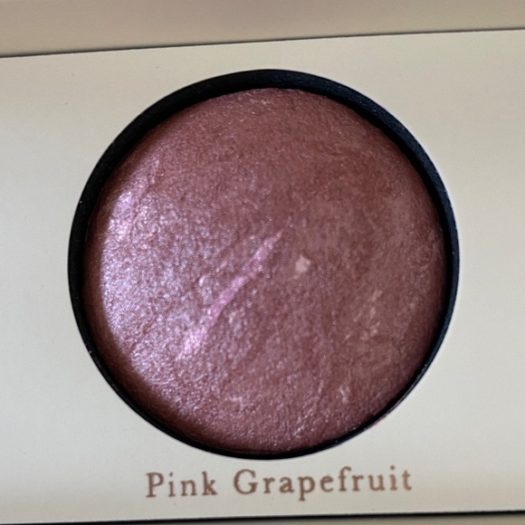 NWT Laura Geller Beauty
Geller's Greatest Lift-N-Glow Baked Face
Trio - Picture 3 of 14